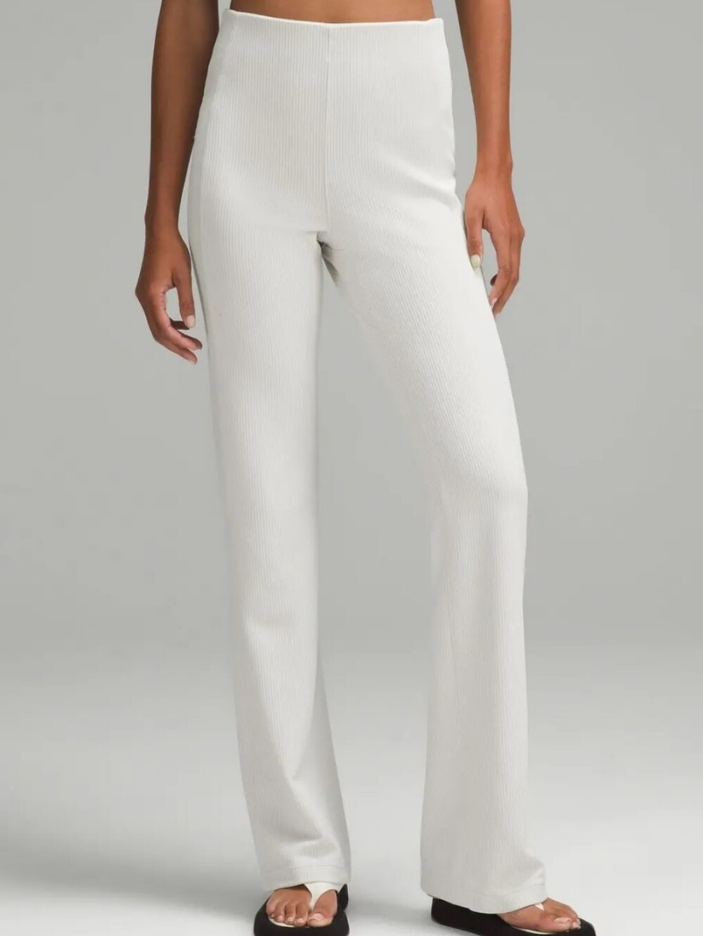 Lululemon Softstream  Zipped Leg Size 4